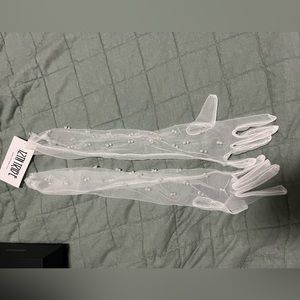 Adaline pearl bridal gloves